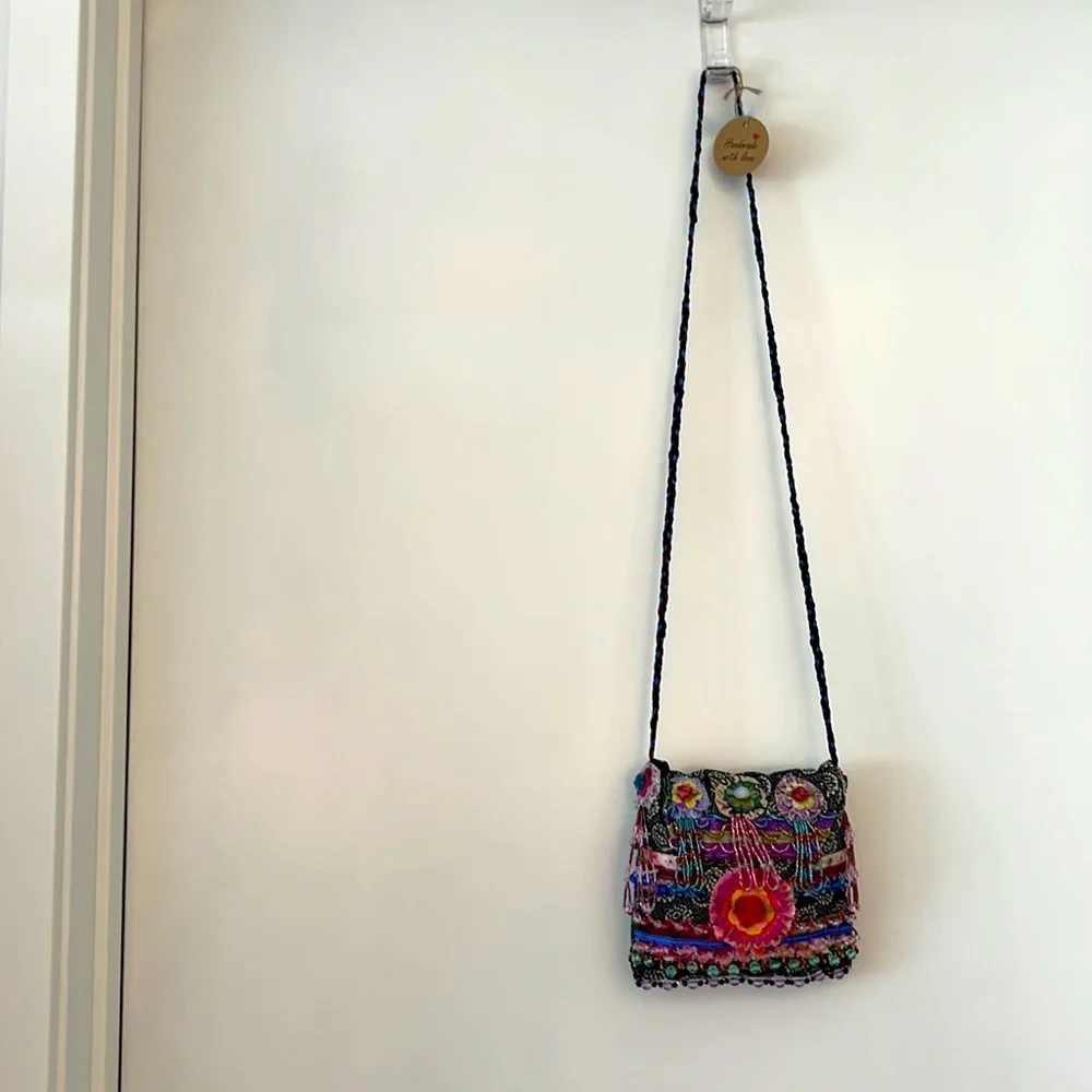 NWT vintage Square-shaped with tassels Handmade Hand-beaded in Aspen CO ROSETTES - Picture 2 of 15